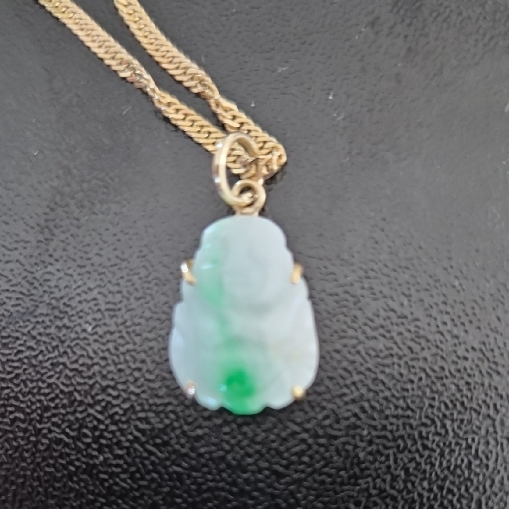 Elegant Green Pendant Necklace